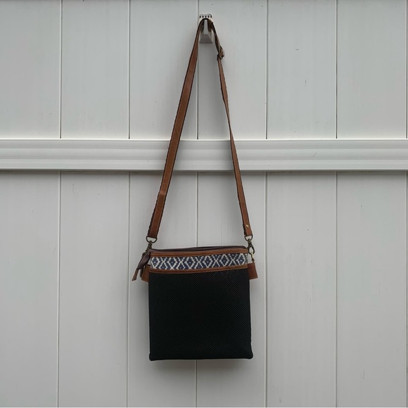 VAAN & CO. Nomad Athens Crossbody - Picture 6 of 16